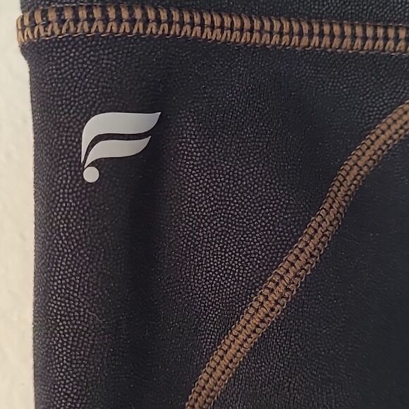 Fabletics Black Leather 23" Crop Legging with Brown Stitching Size Small - Picture 2 of 4